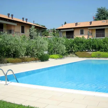 With Pool Near Hébergement de vacances
